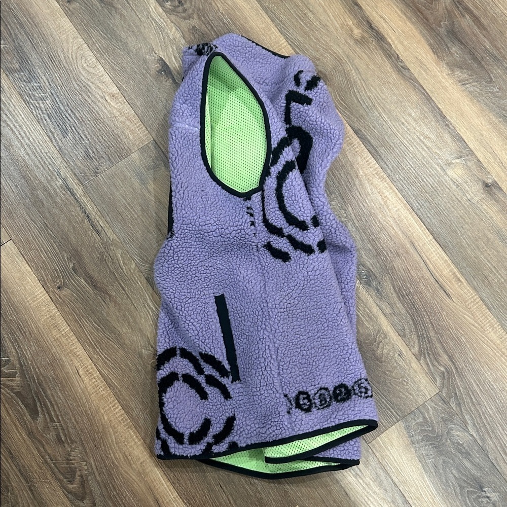 Cloak Brand Hidden In Plain Sight Sherpa Vest Size Medium, purple and black - Picture 12 of 12